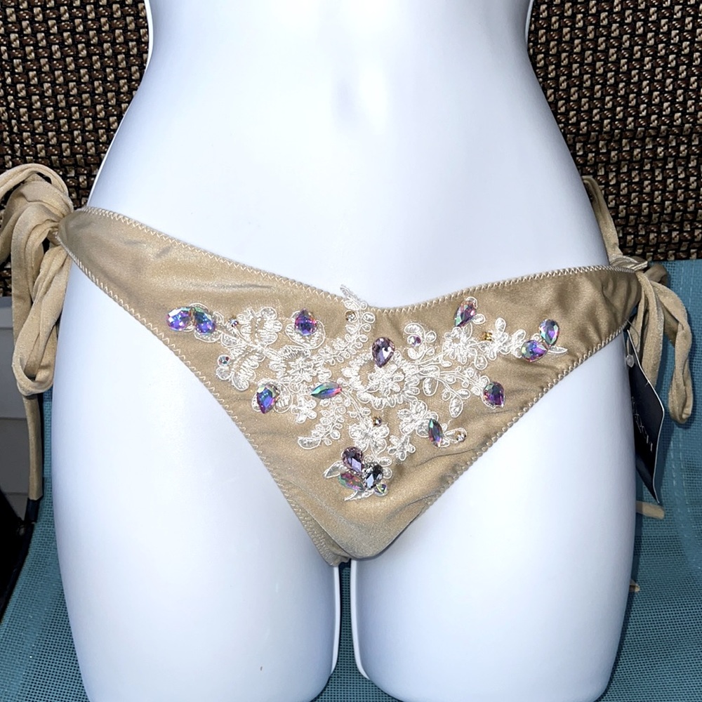 Smooth swimwear Bikini with lace and crystals!